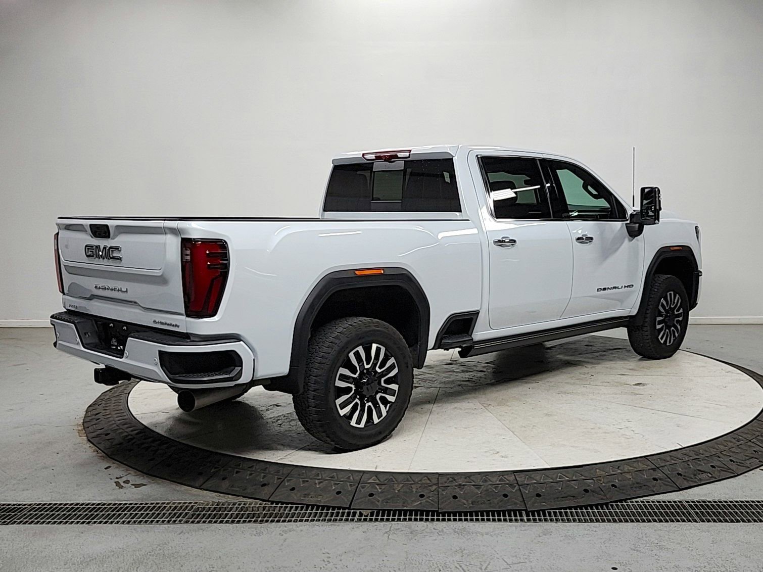 Used 2026 GMC Sierra 2500 Denali Ultimate image 7