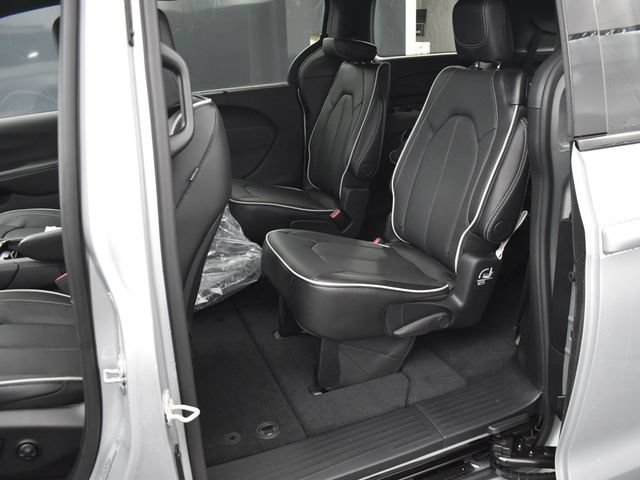 New 2026 Chrysler Pacifica Limited w/ S Appearance Package FWD image 43