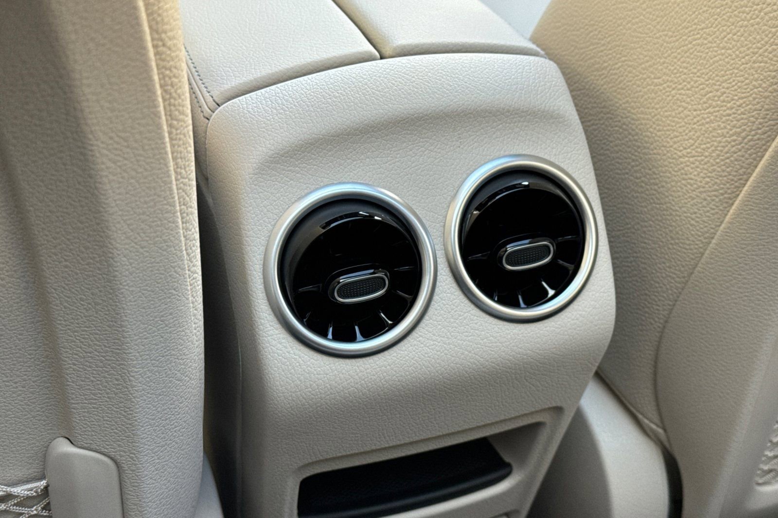 New 2026 Mercedes-Benz GLB 250 image 25