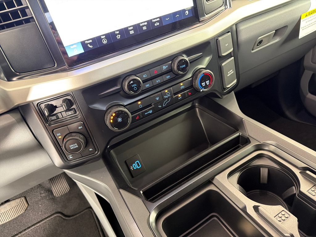 New 2026 Ford F350 XLT w/ XLT Premium Package AWD/4WD image 16