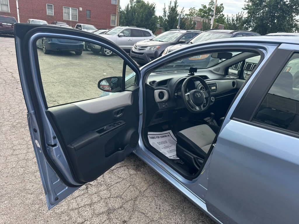 Used 2013 Toyota Yaris LE FWD image 9