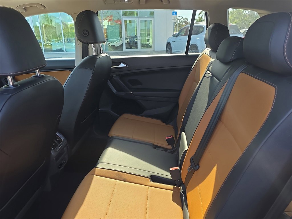Used 2018 Volkswagen Tiguan SE w/ Panoramic Sunroof Package image 10