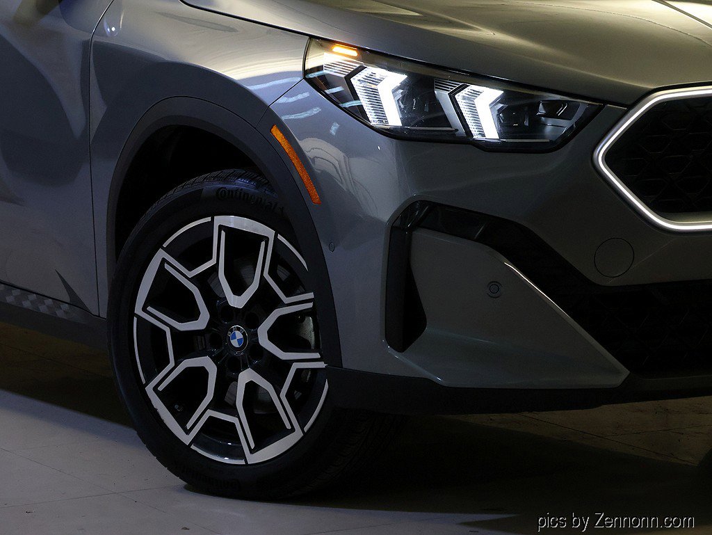 Certified 2025 BMW X2 xDrive28i AWD/4WD image 3