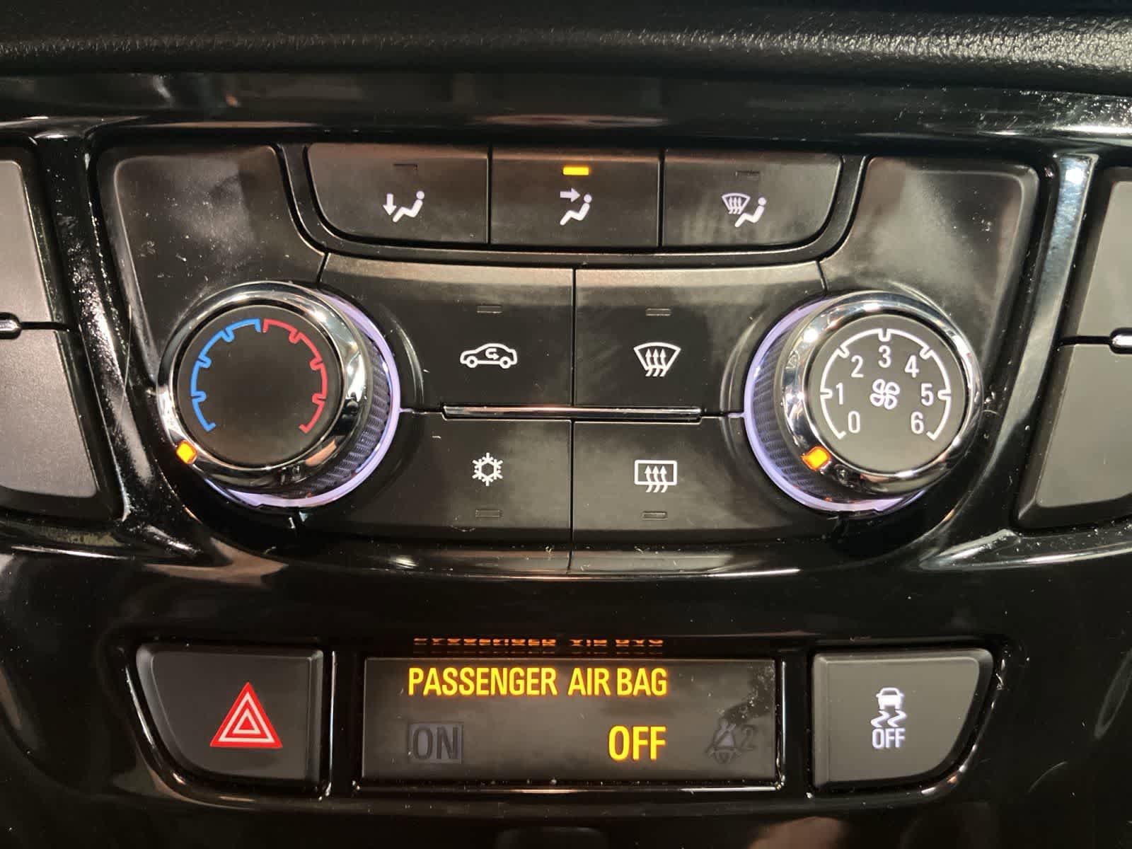 Used 2019 Buick Encore Sport Touring w/ Safety Package AWD/4WD image 18