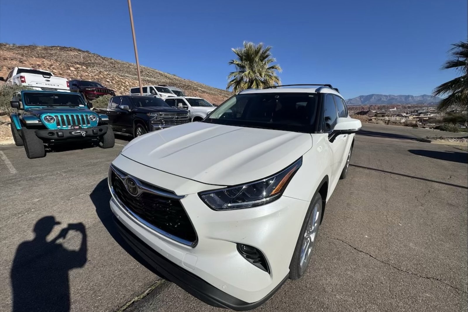 Used 2024 Toyota Highlander Limited image 1