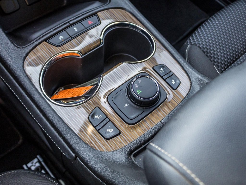 Used 2023 GMC Acadia SLE w/ Driver Convenience Package image 28