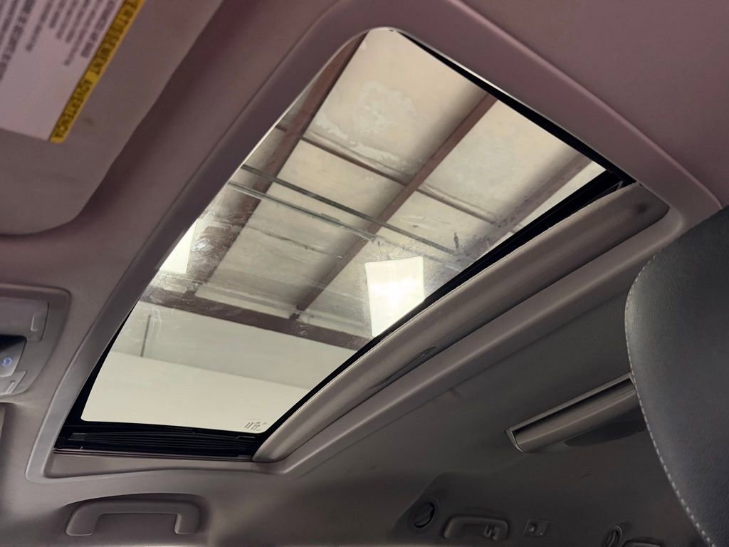 Used 2016 Toyota Sienna SE w/ SE Preferred Package FWD image 23