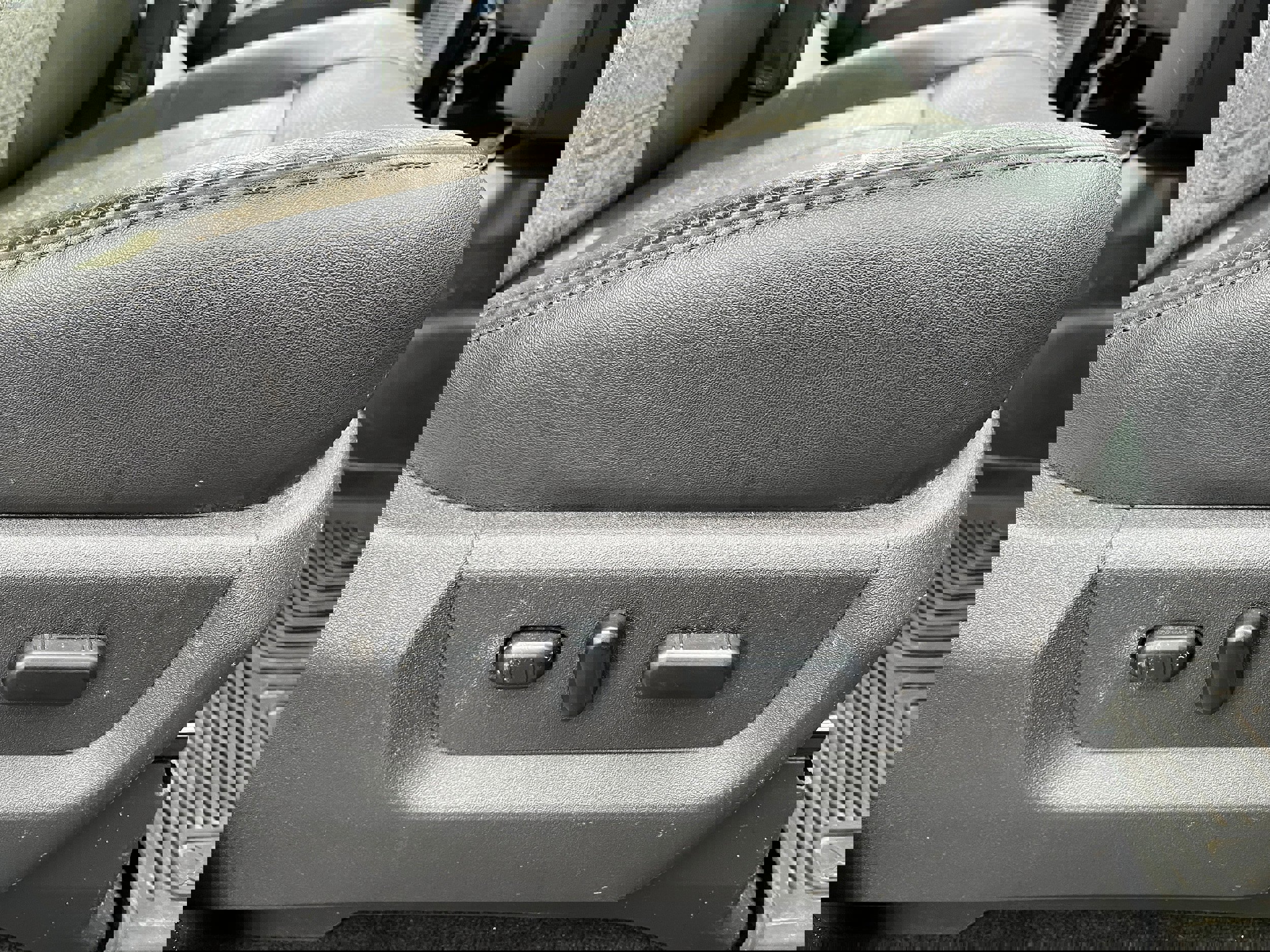 Used 2011 Ford F350 Lariat w/ Lariat Interior Pkg image 19