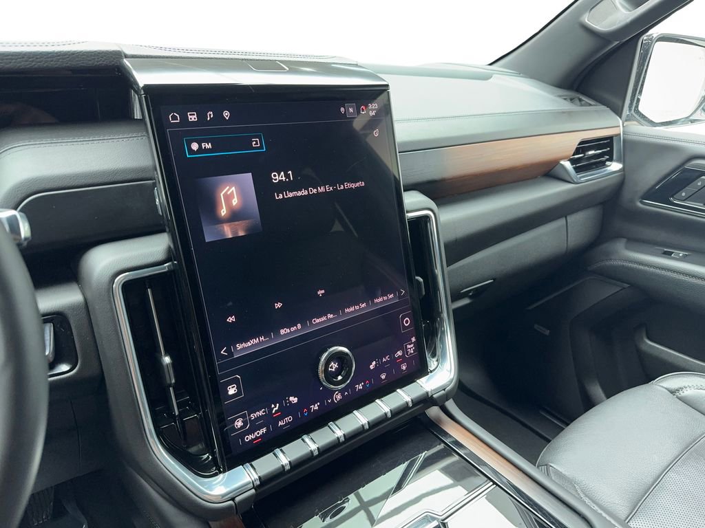 Used 2025 GMC Yukon Denali AWD/4WD image 18