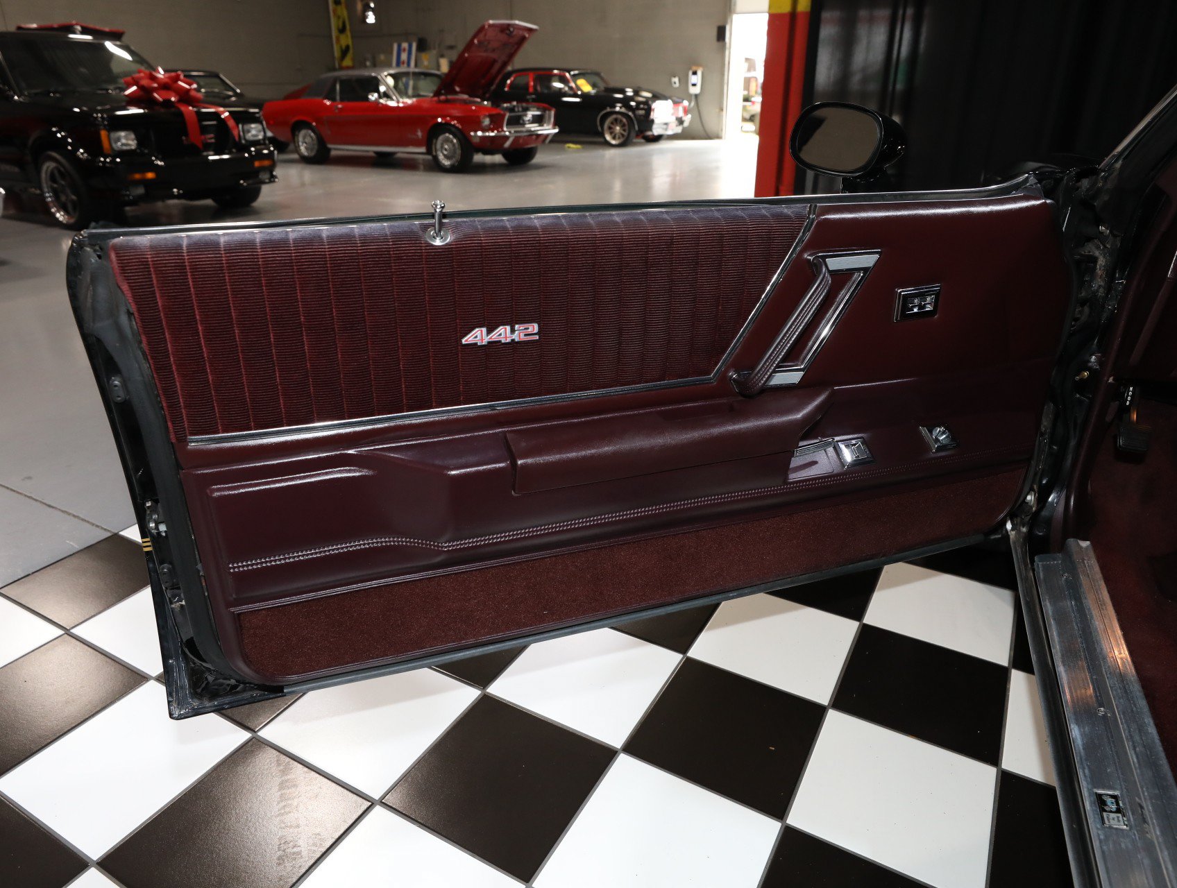Used 1987 Oldsmobile Cutlass Supreme Salon RWD image 44