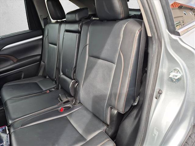 Used 2019 Toyota Highlander XLE FWD image 18