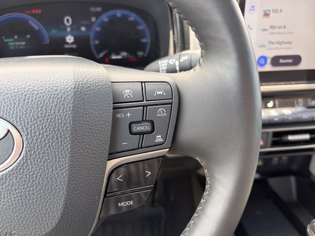 Used 2025 Toyota Camry XLE AWD/4WD image 38