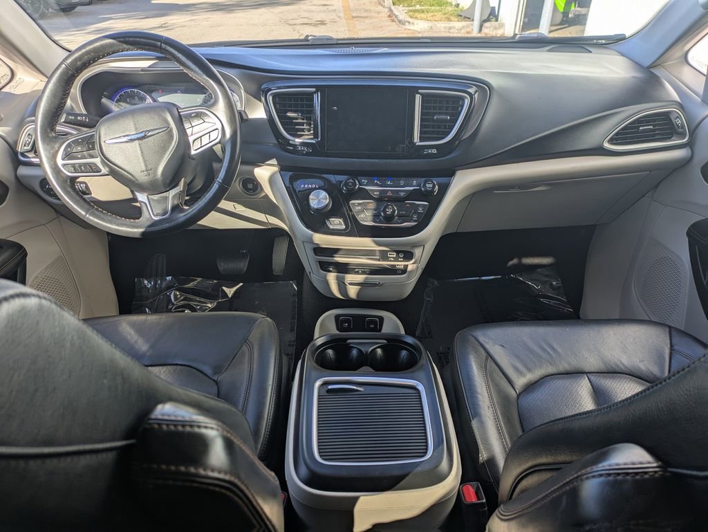 Used 2020 Chrysler Pacifica Touring-L Plus w/ Tire & Wheel Group image 18