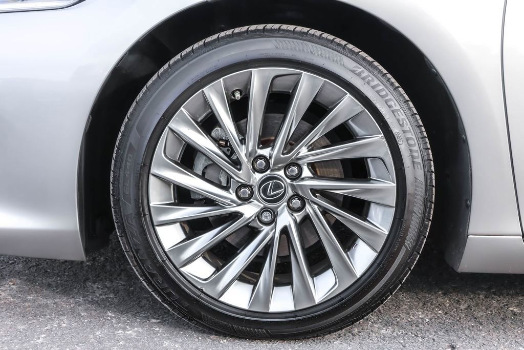 Used 2020 Lexus ES 300h 300h Luxury w/ Accessory Package 2 image 16