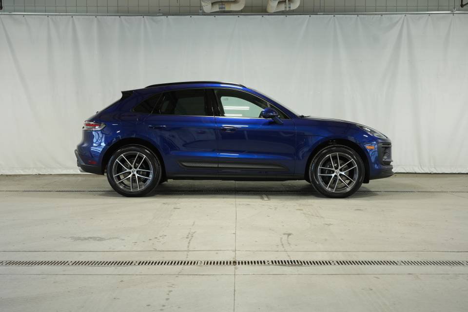Certified 2026 Porsche Macan AWD/4WD image 8