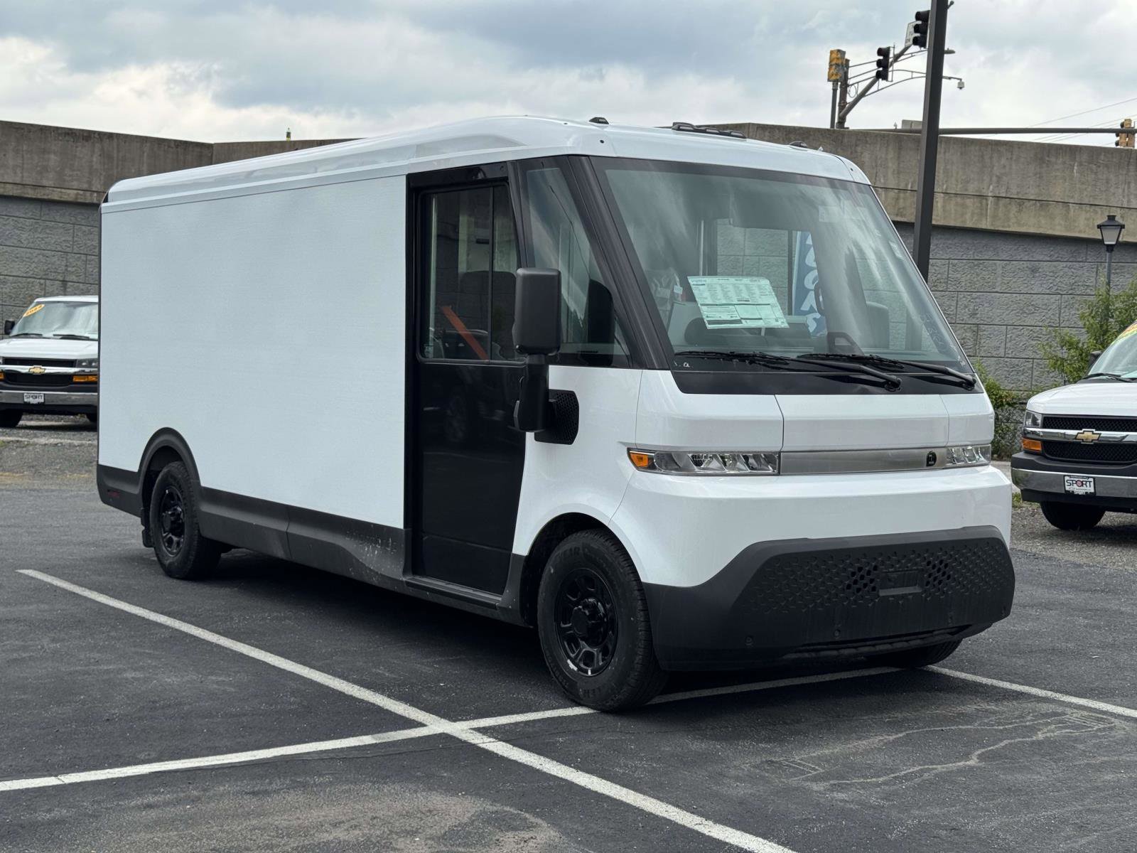 Used 2024 Chevrolet Brightdrop 600 w/ Commercial Equipment Package AWD/4WD image 19