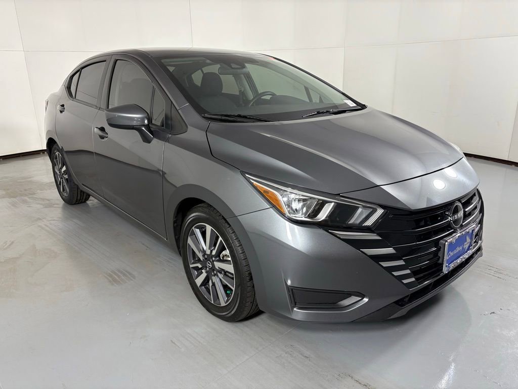 Used 2023 Nissan Versa SV image 2