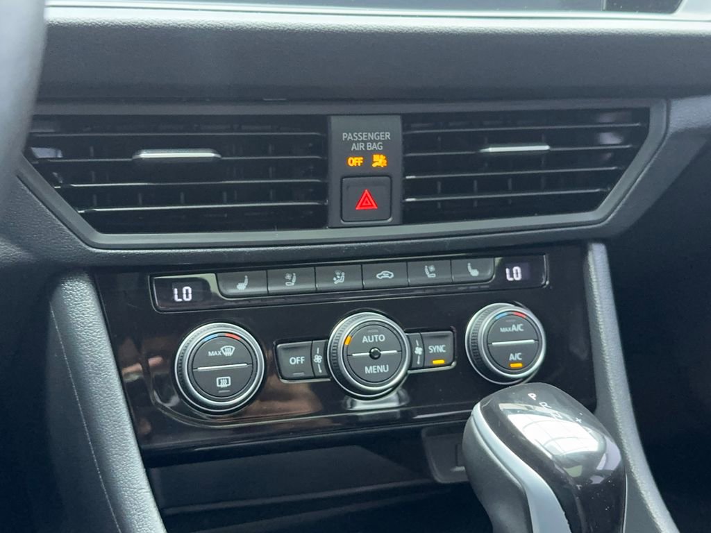 Used 2024 Volkswagen Jetta SEL FWD image 31