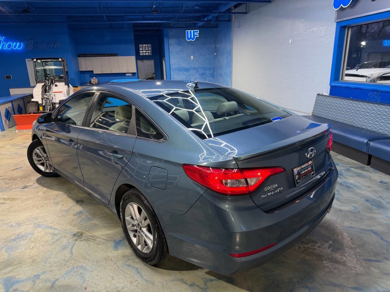 Used 2015 Hyundai Sonata SE image 2