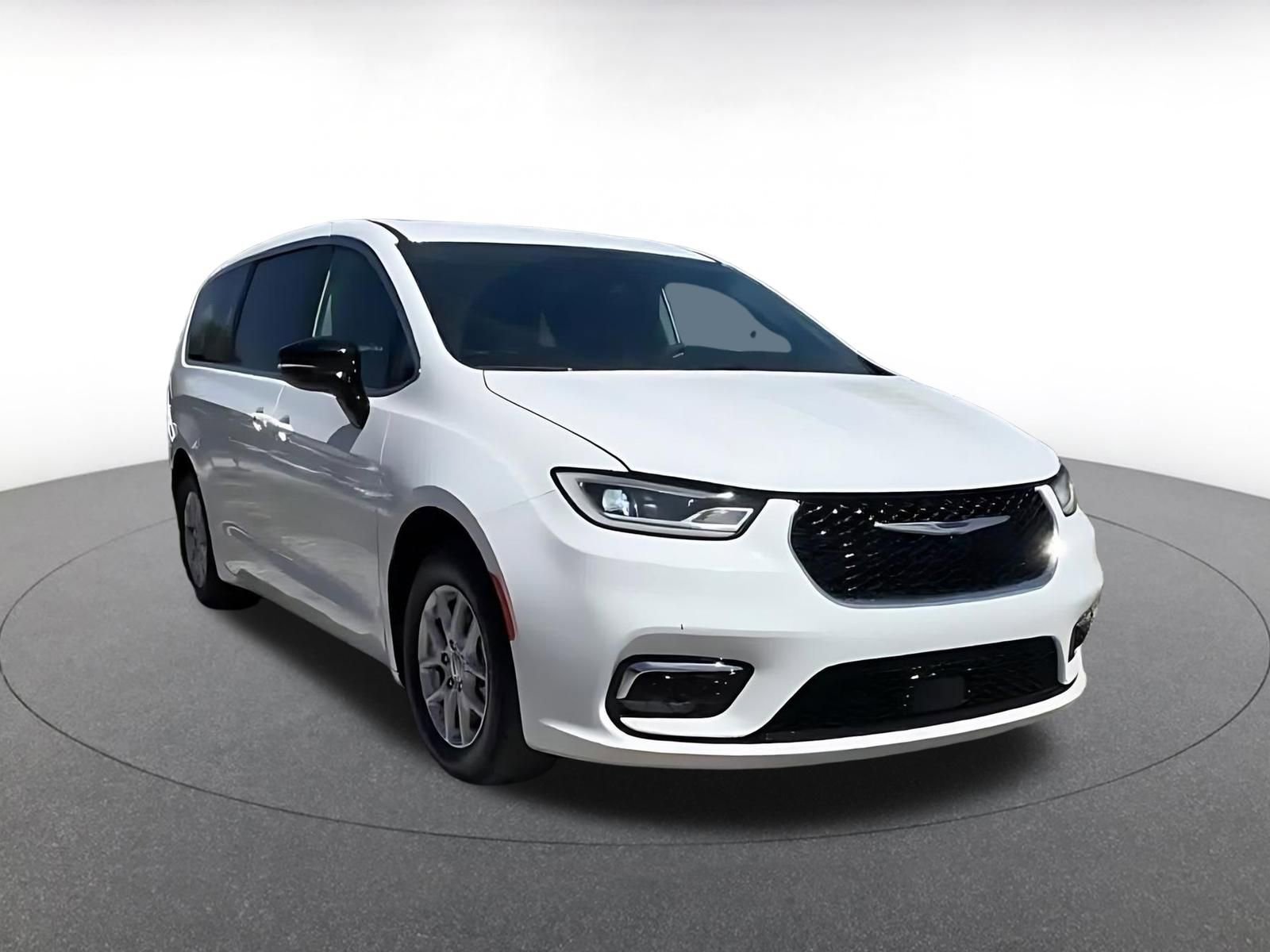 Used 2024 Chrysler Pacifica Touring-L FWD image 2