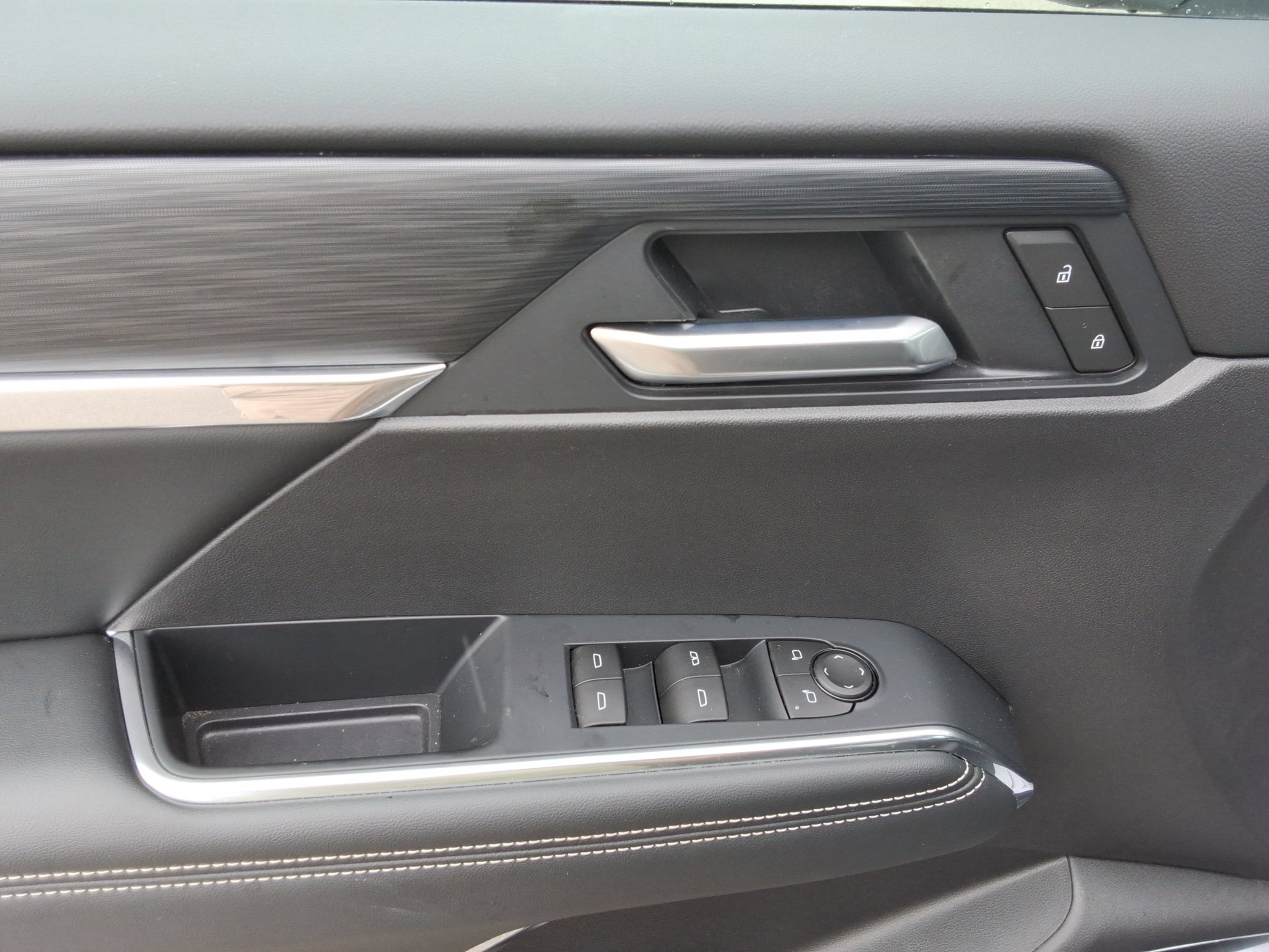 Used 2026 GMC Acadia Elevation FWD image 22