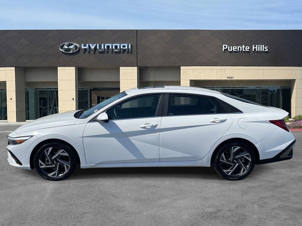 Certified 2024 Hyundai Elantra SEL w/ Convenience Package image 3