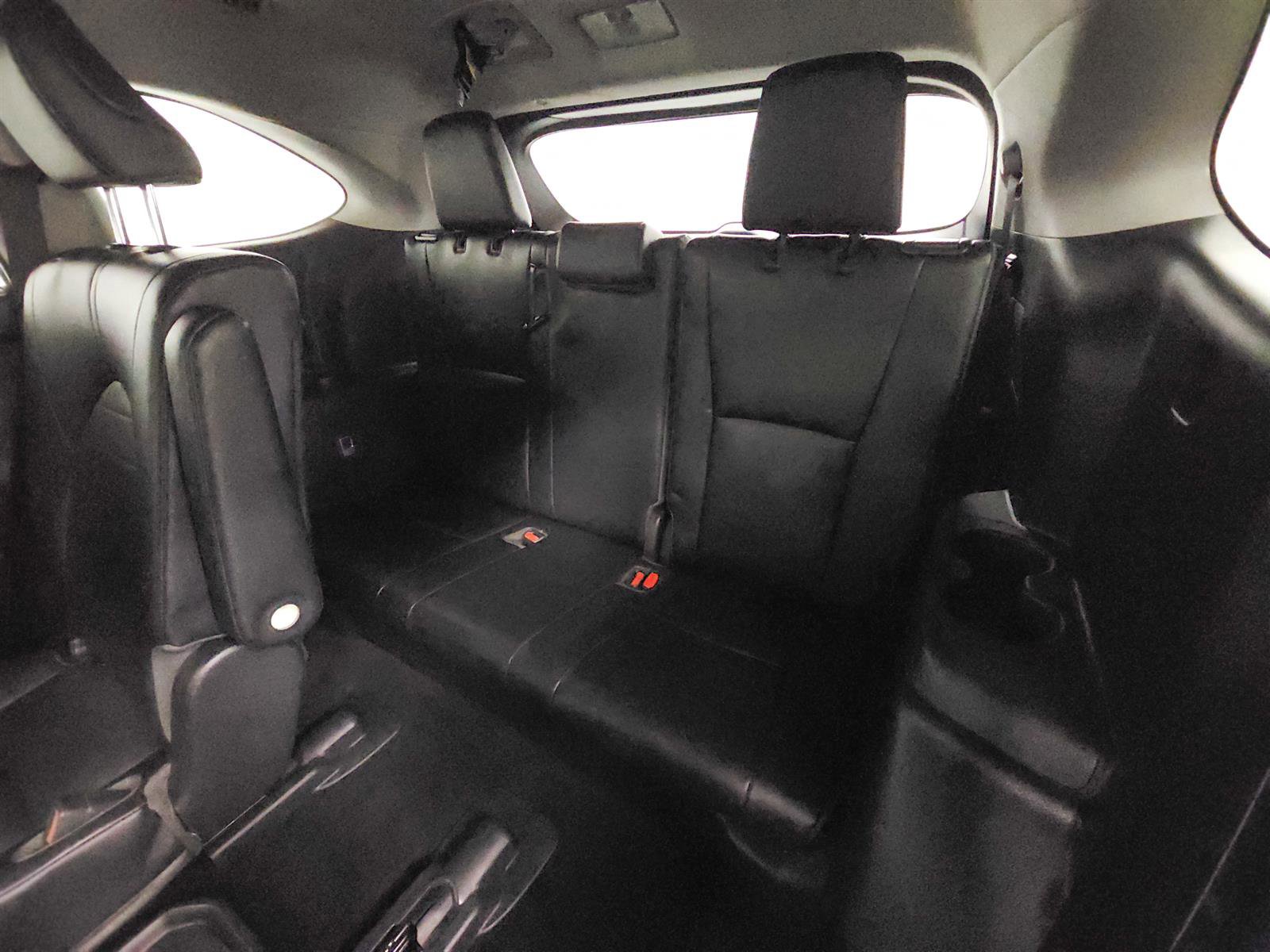 Used 2022 Toyota Highlander XLE AWD/4WD image 6
