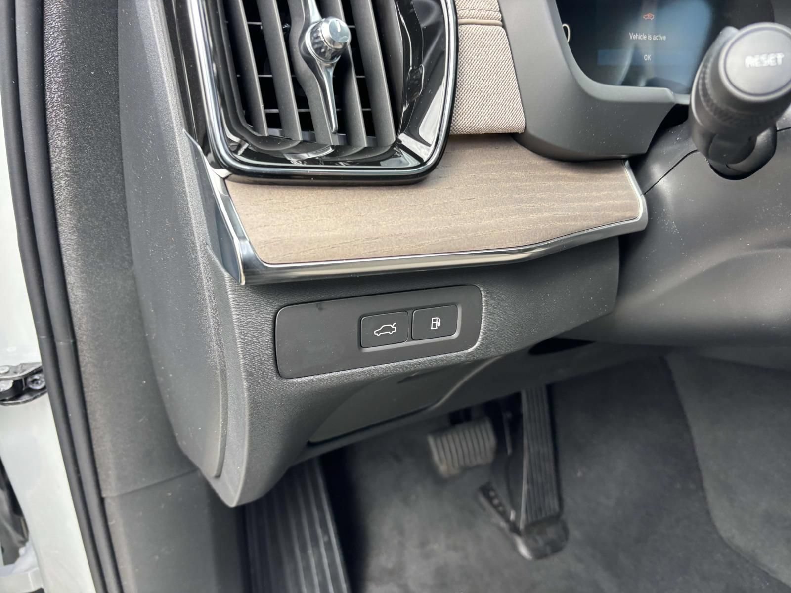 New 2026 Volvo XC90 T8 Plus w/ Protection Package Premier AWD/4WD image 15