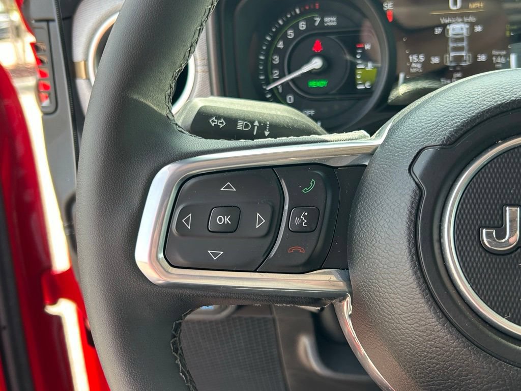 Used 2025 Jeep Wrangler Unlimited Sahara AWD/4WD image 22