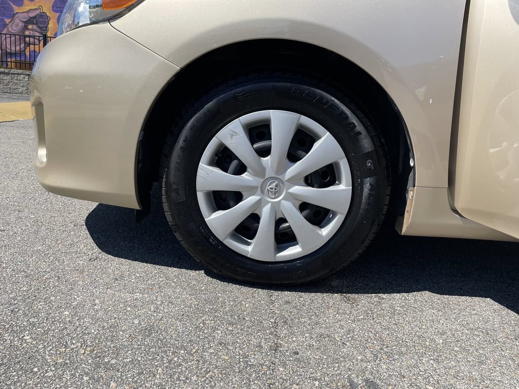 Used 2013 Toyota Corolla L FWD image 9
