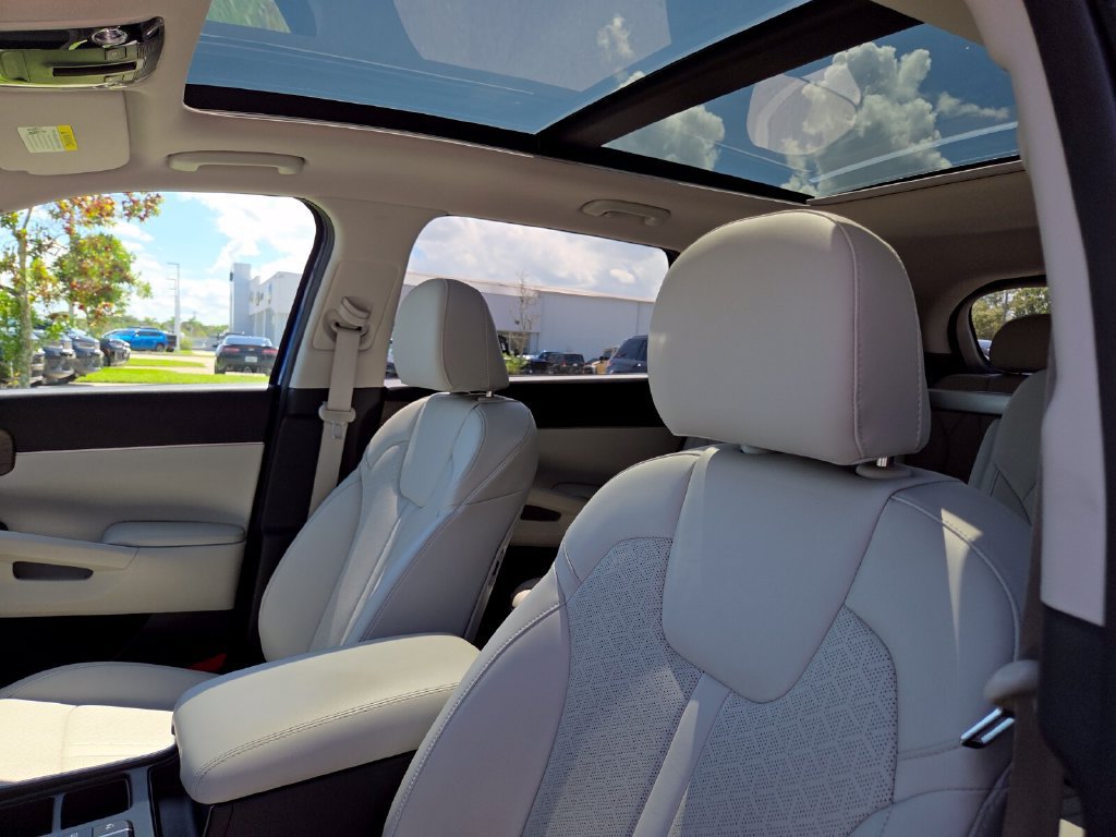 Used 2023 Kia Sorento EX w/ Panoramic Sunroof Package FWD image 29