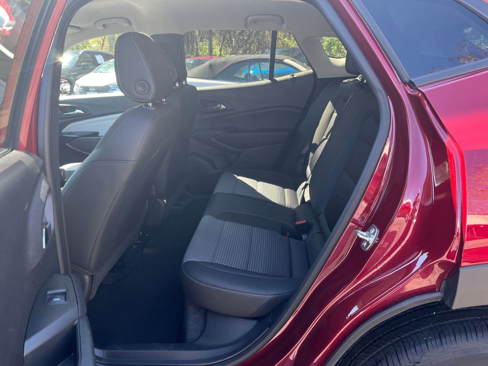 Used 2025 Chevrolet Trax LT FWD image 22