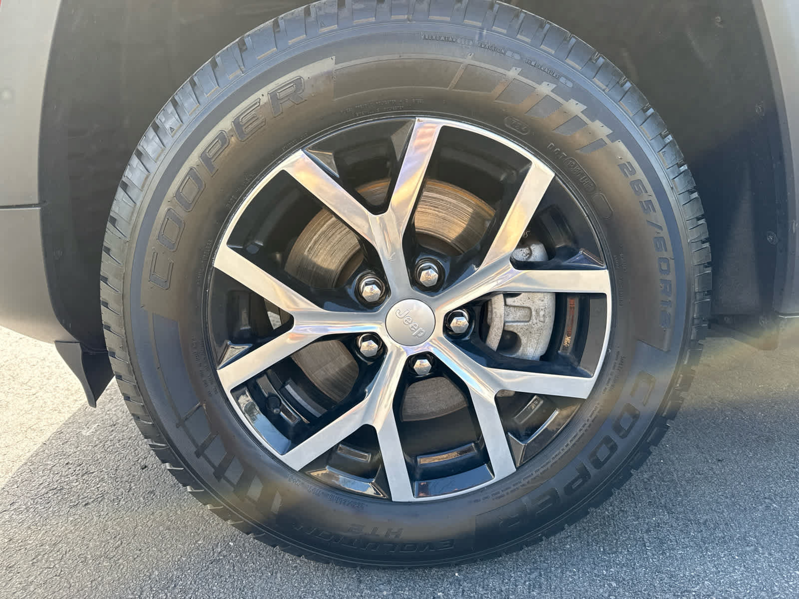 Used 2023 Jeep Grand Cherokee L Limited AWD/4WD image 9