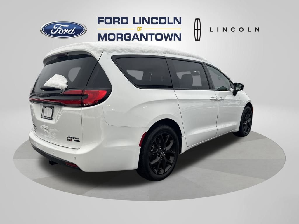 Used 2024 Chrysler Pacifica Limited w/ S Appearance Package image 5