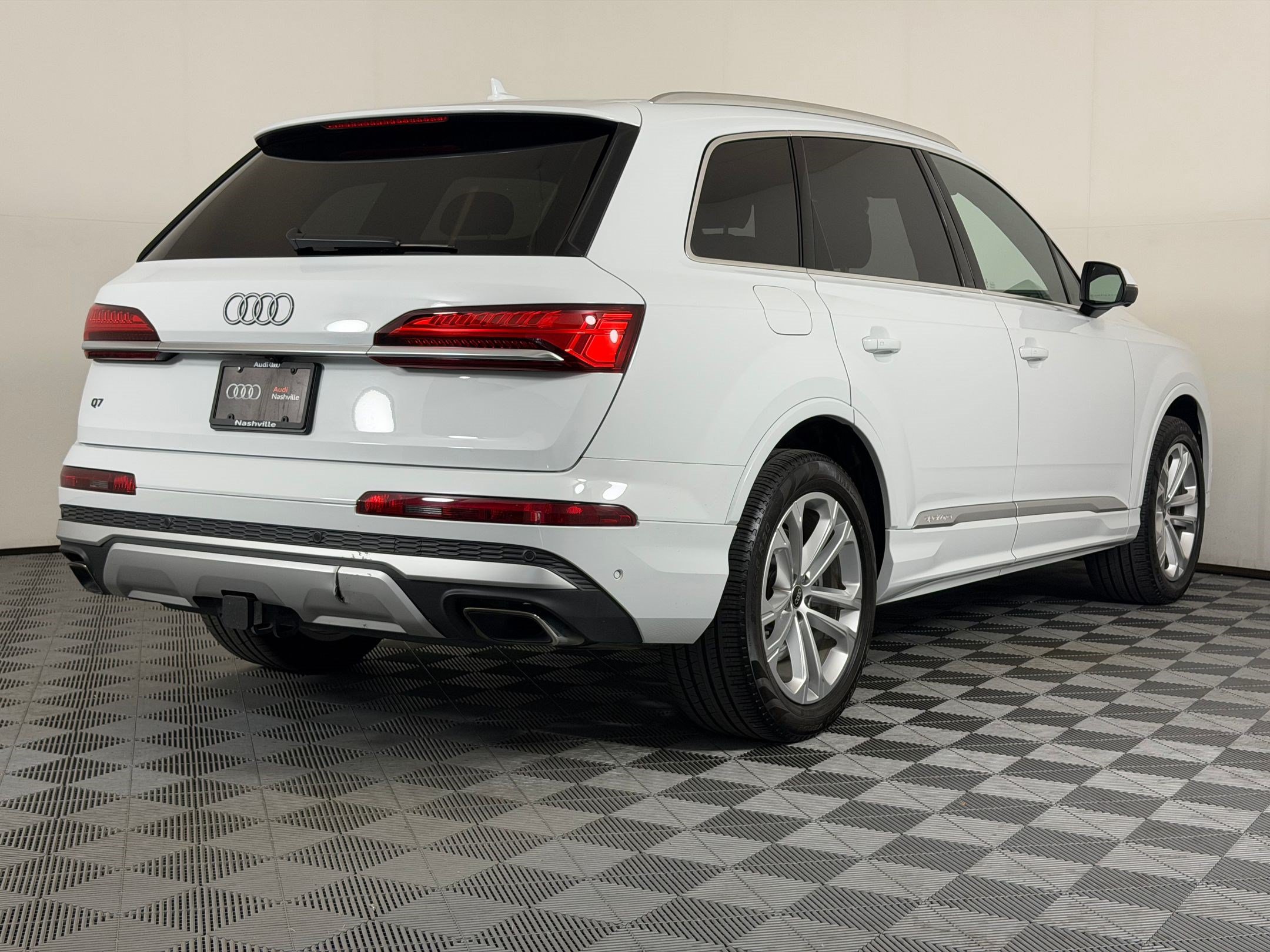 Used 2025 Audi Q7 3.0T Premium Plus AWD/4WD image 9