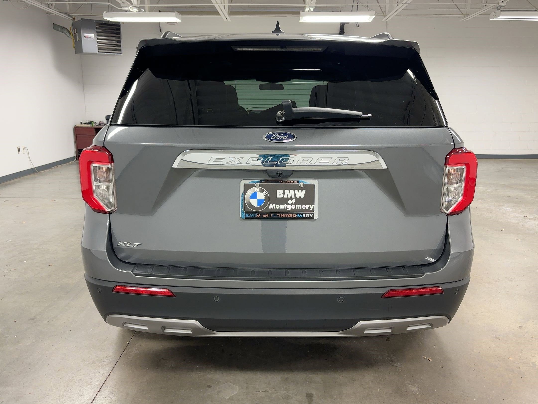 Used 2022 Ford Explorer XLT w/ Equipment Group 202A image 8