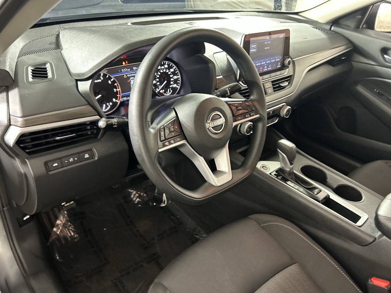 Used 2025 Nissan Altima 2.5 SV FWD image 12