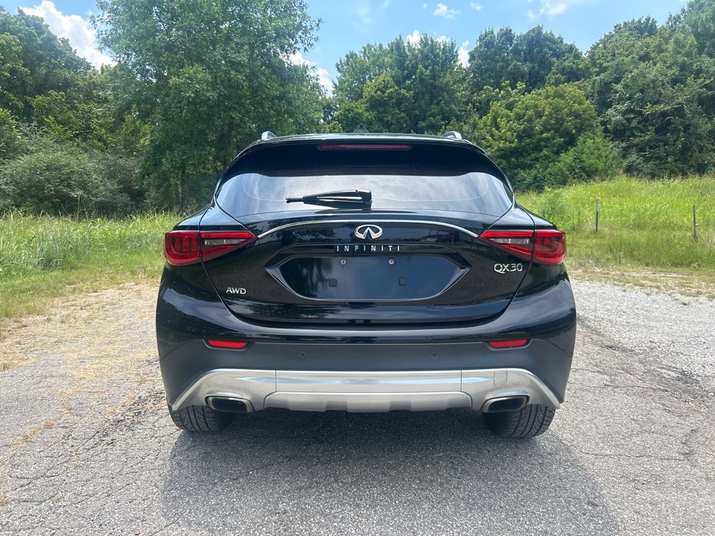 Used 2017 INFINITI QX30 Premium w/ Navigation Package AWD/4WD image 4