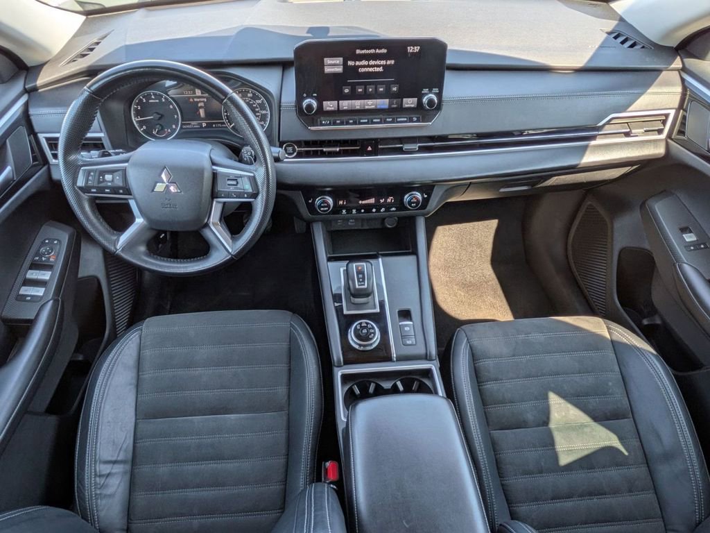 Used 2023 Mitsubishi Outlander SE Black Edition image 27