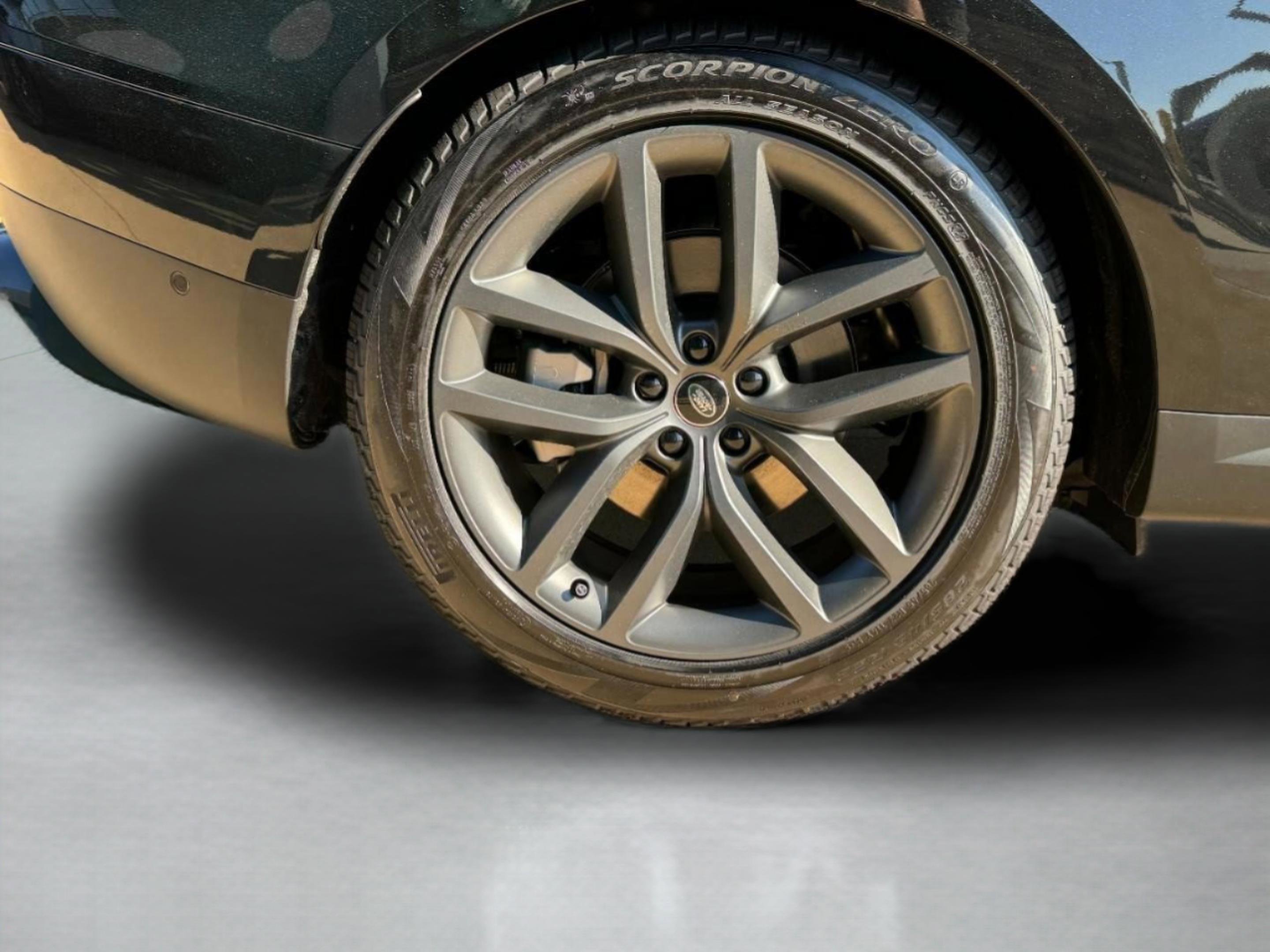 Used 2025 Land Rover Range Rover Sport SE image 5