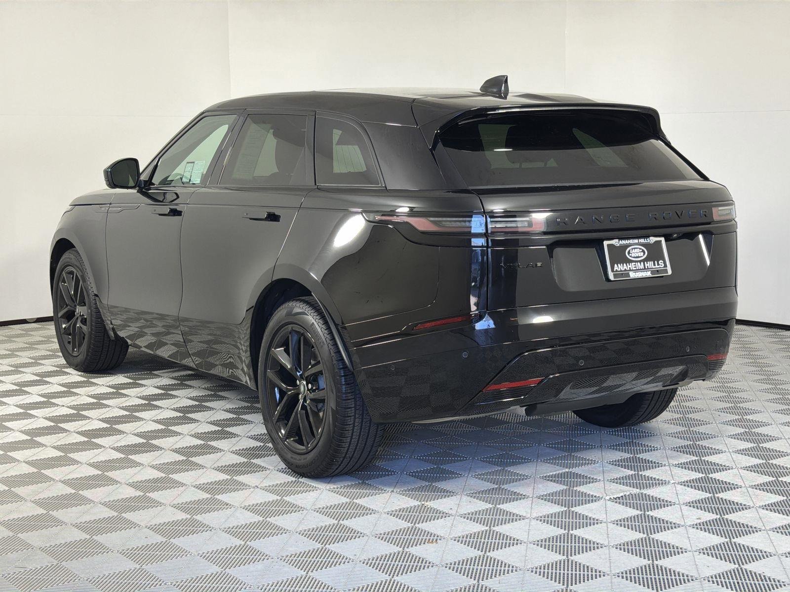 Certified 2025 Land Rover Range Rover Velar Dynamic SE image 3