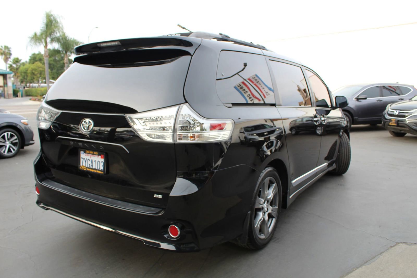 Used 2017 Toyota Sienna SE Premium FWD image 5
