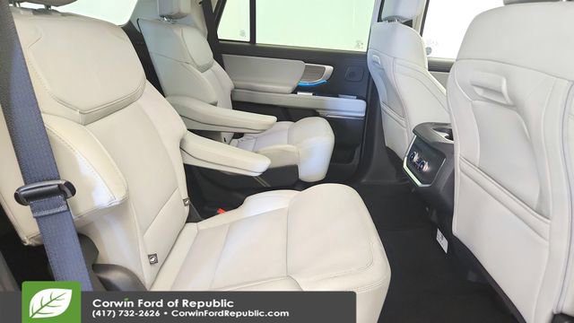 Used 2025 Ford Expedition Platinum w/ Driver's Package image 27