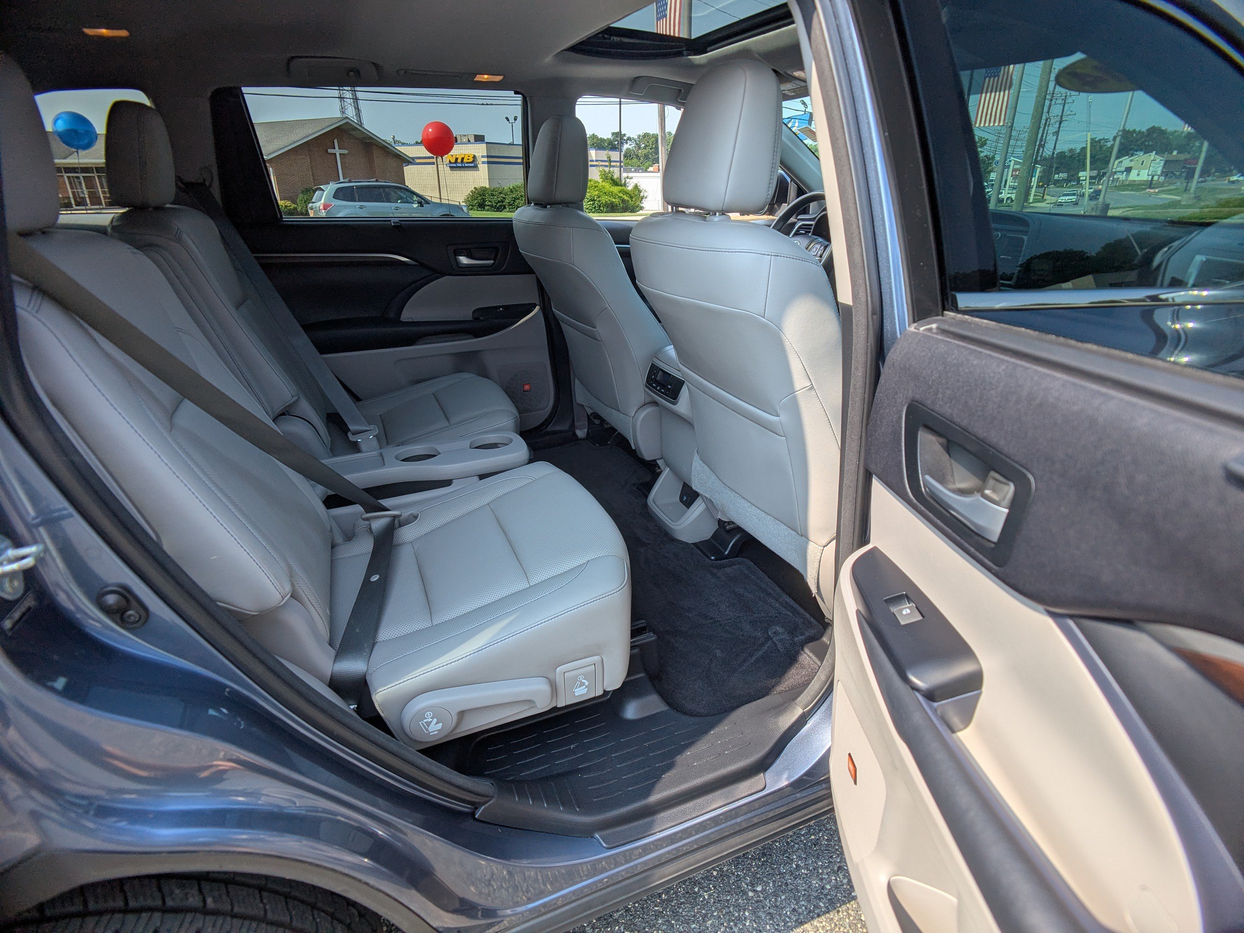 Used 2014 Toyota Highlander Limited AWD/4WD image 13
