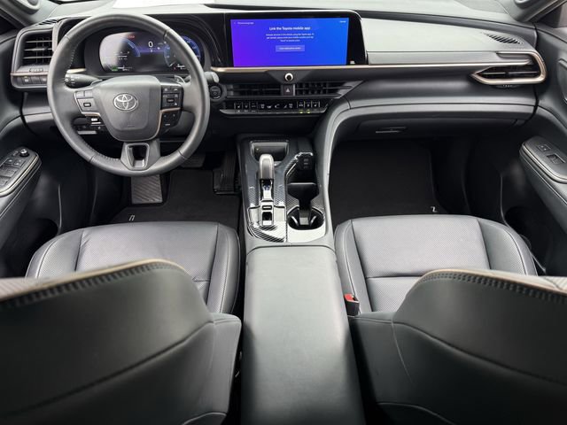Used 2023 Toyota Crown Platinum AWD/4WD image 11