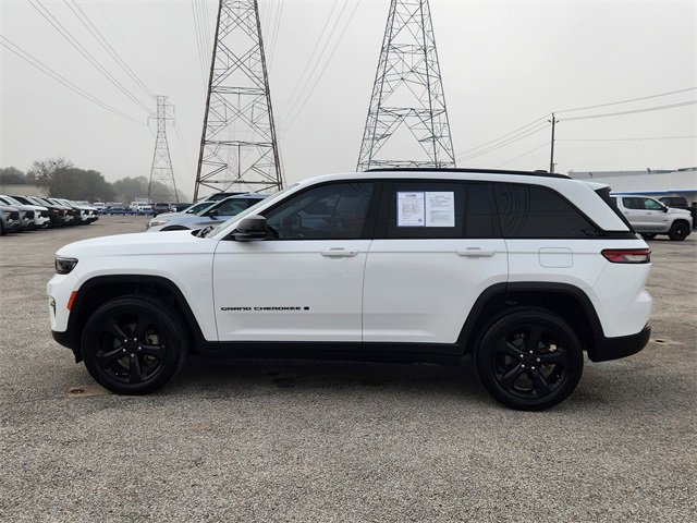 Used 2023 Jeep Grand Cherokee Limited w/ Black Appearance Package image 4