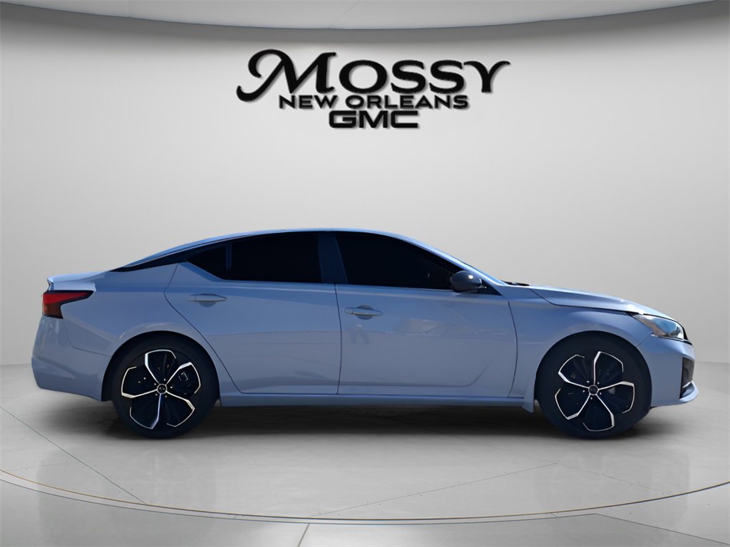 Used 2023 Nissan Altima 2.5 SR w/ SR Premium Package image 4