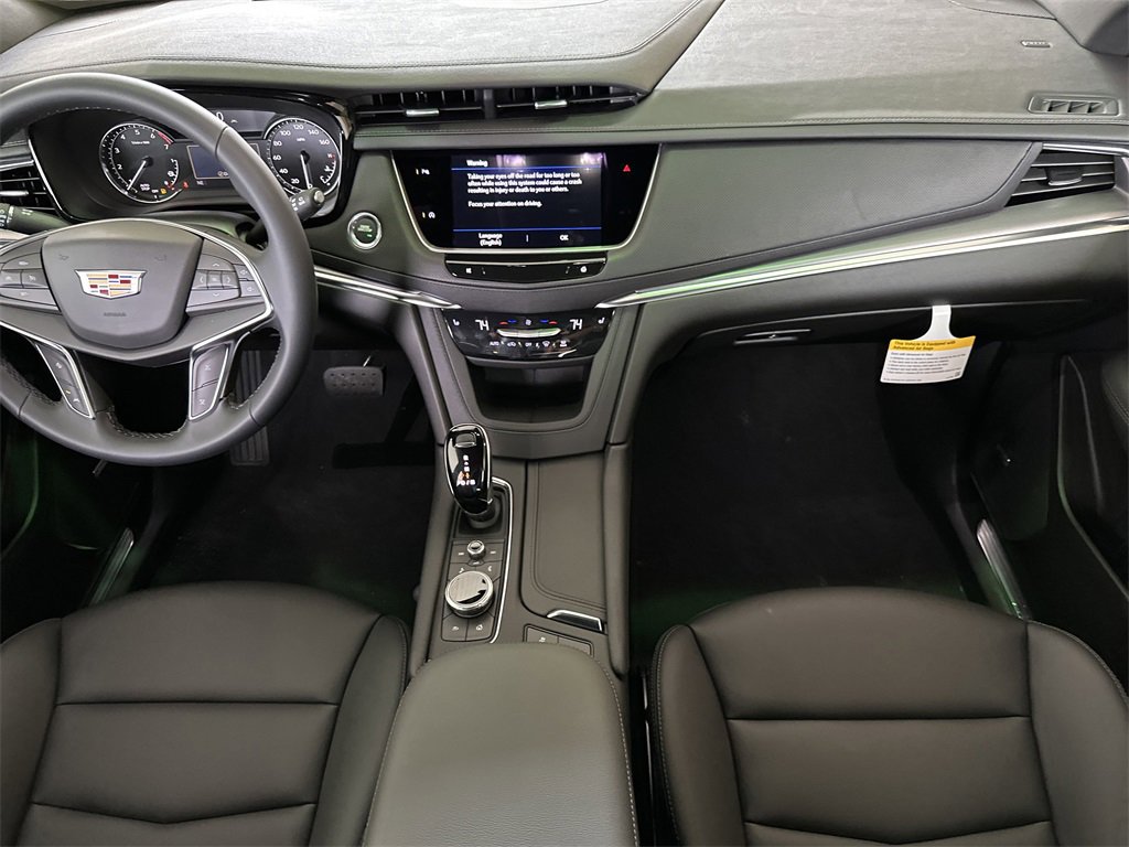 New 2025 Cadillac XT5 Luxury image 16