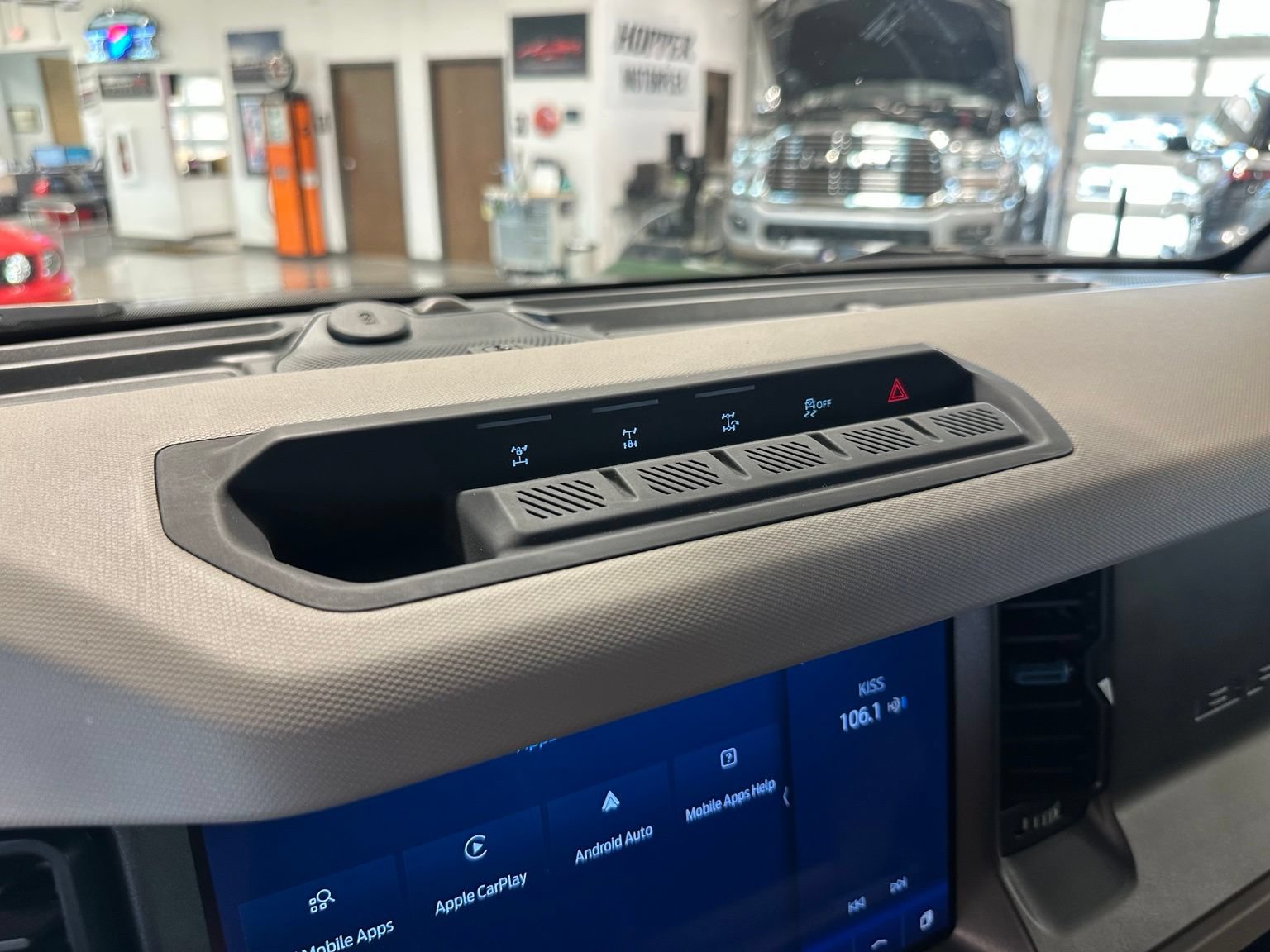 Used 2024 Ford Bronco Wildtrak AWD/4WD image 32
