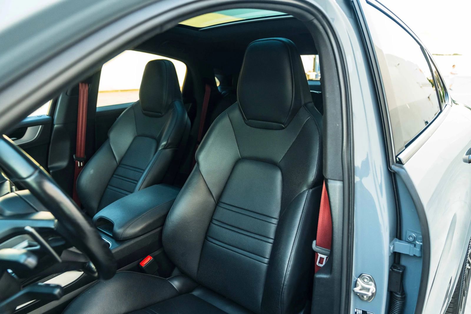 Used 2024 Porsche Cayenne S image 34